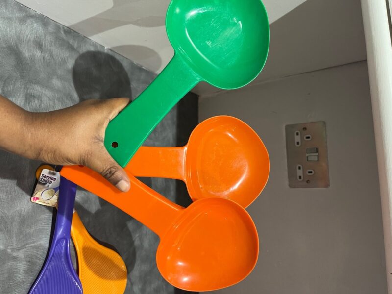Plastic scooper